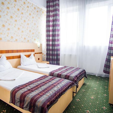 Hotel Turist Pucioasa エクステリア 写真