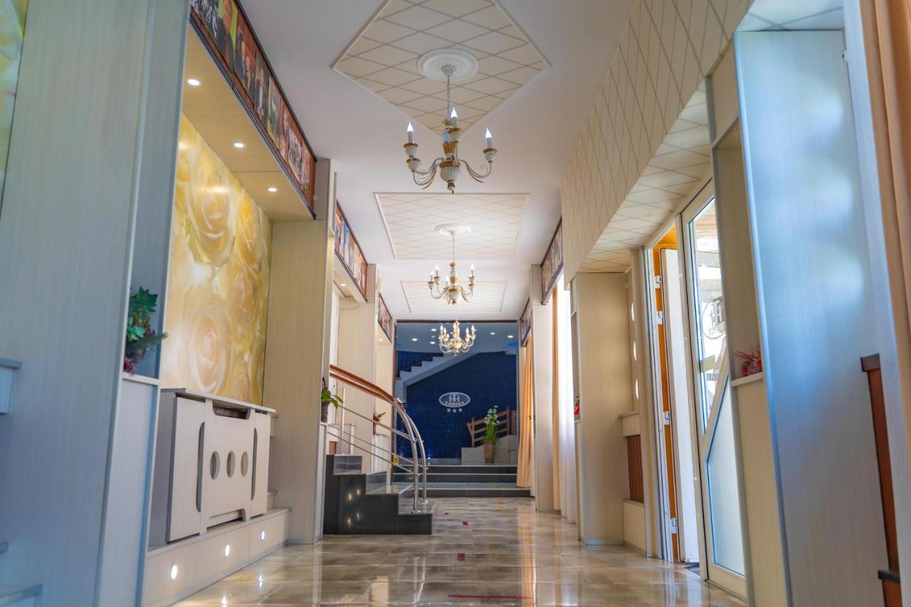 Hotel Turist Pucioasa エクステリア 写真