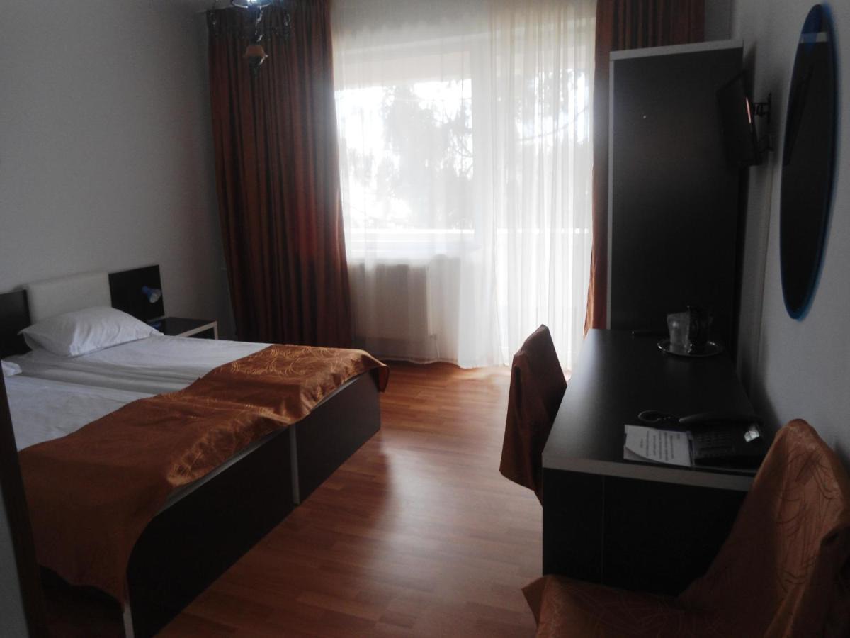 Hotel Turist Pucioasa エクステリア 写真