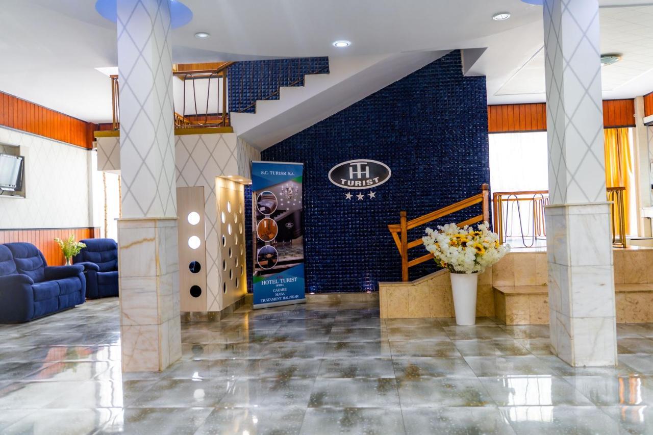 Hotel Turist Pucioasa エクステリア 写真