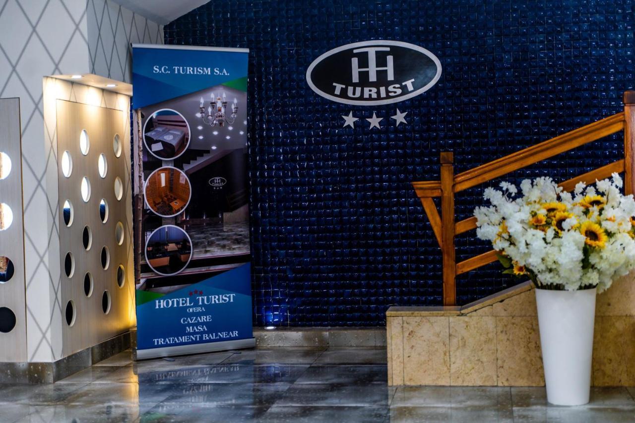 Hotel Turist Pucioasa エクステリア 写真
