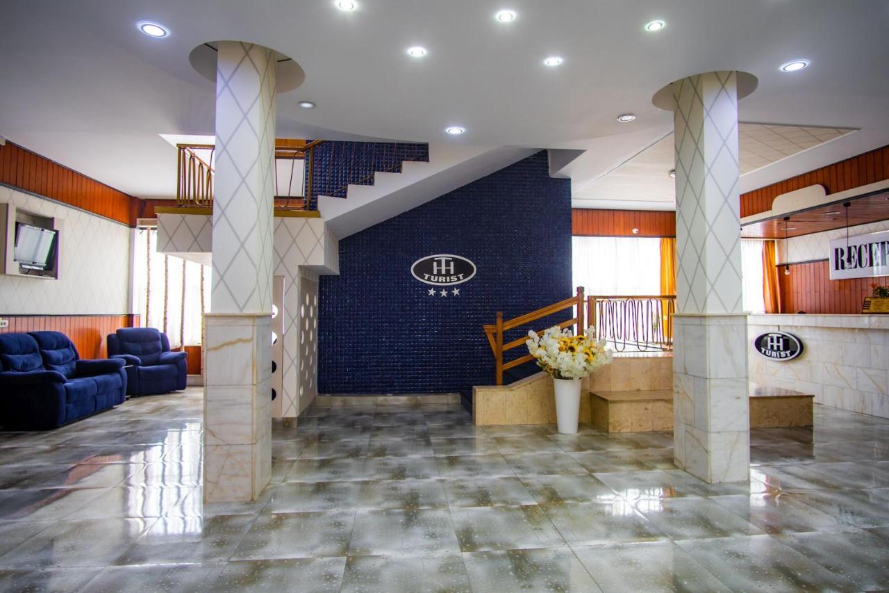 Hotel Turist Pucioasa エクステリア 写真