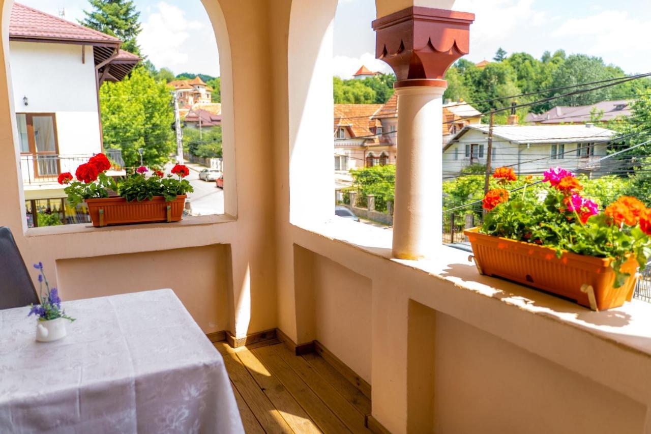 Hotel Turist Pucioasa エクステリア 写真