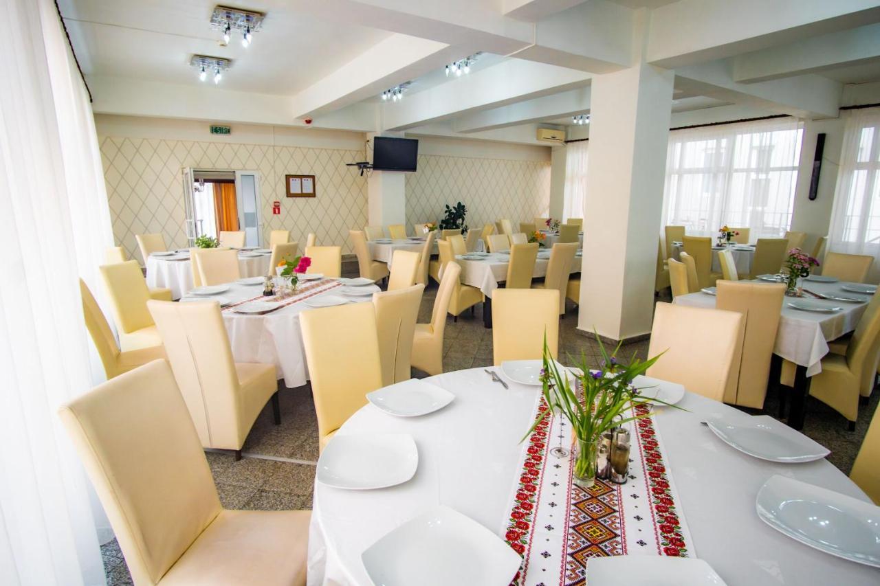 Hotel Turist Pucioasa エクステリア 写真