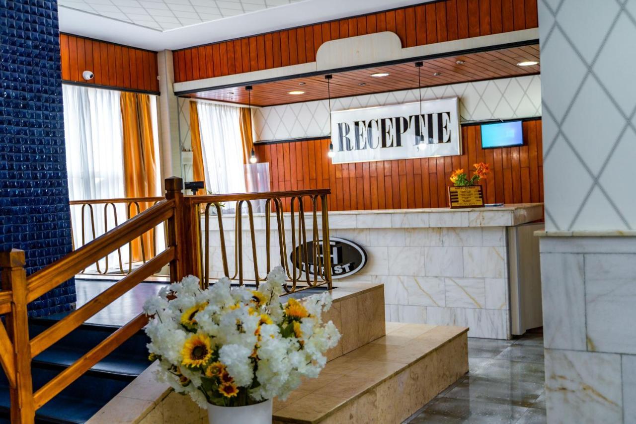 Hotel Turist Pucioasa エクステリア 写真