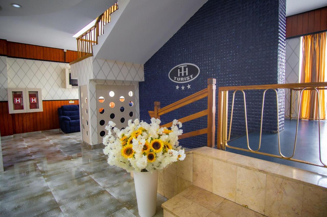 Hotel Turist Pucioasa エクステリア 写真