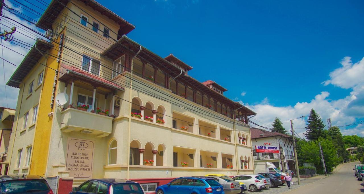 Hotel Turist Pucioasa エクステリア 写真