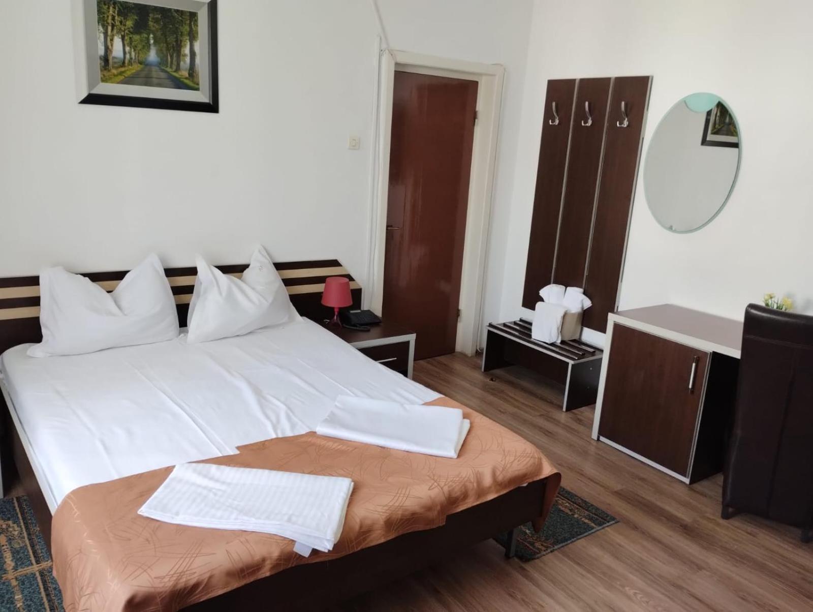 Hotel Turist Pucioasa エクステリア 写真