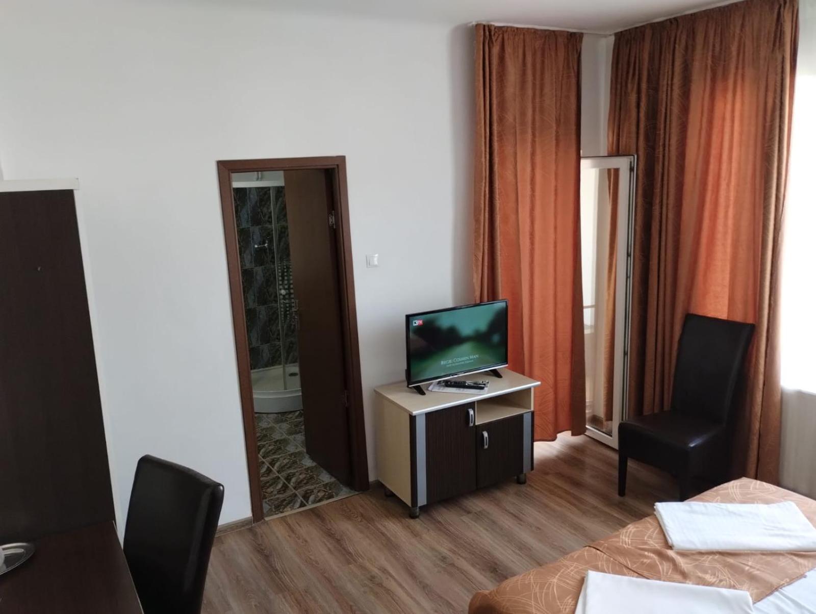 Hotel Turist Pucioasa エクステリア 写真