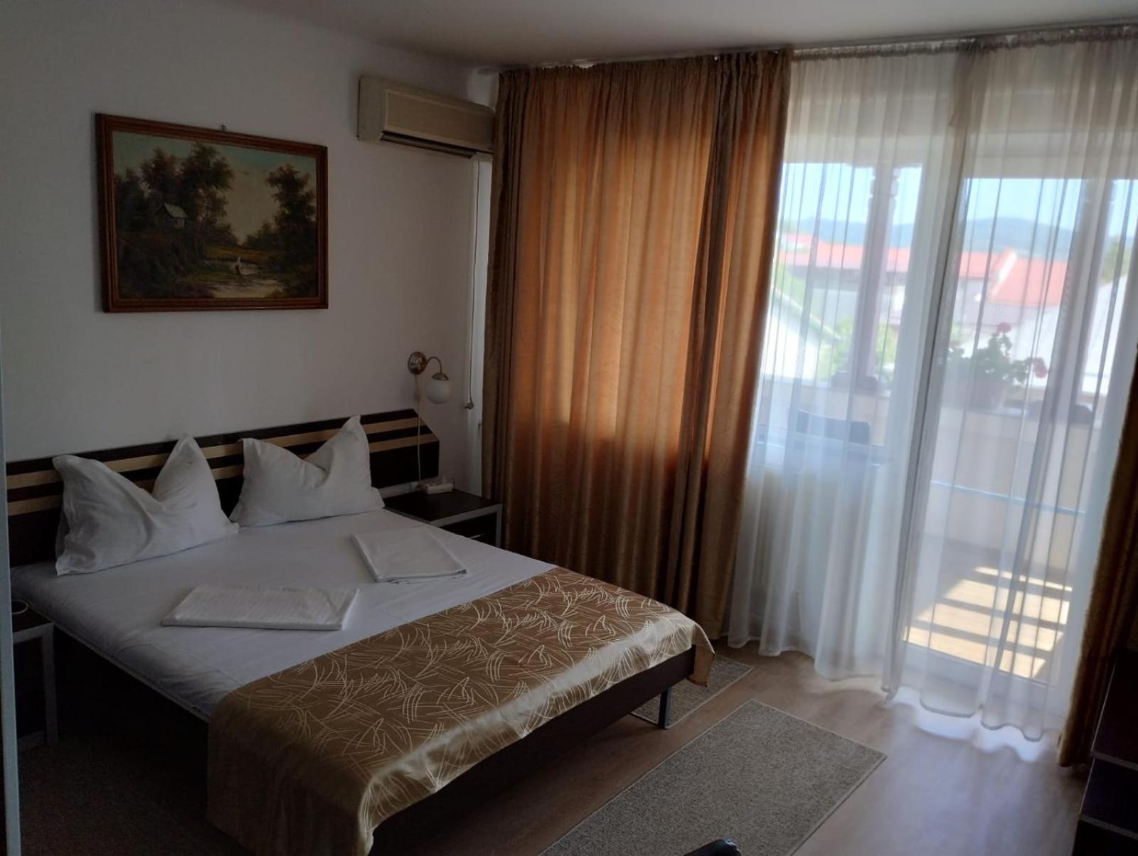 Hotel Turist Pucioasa エクステリア 写真
